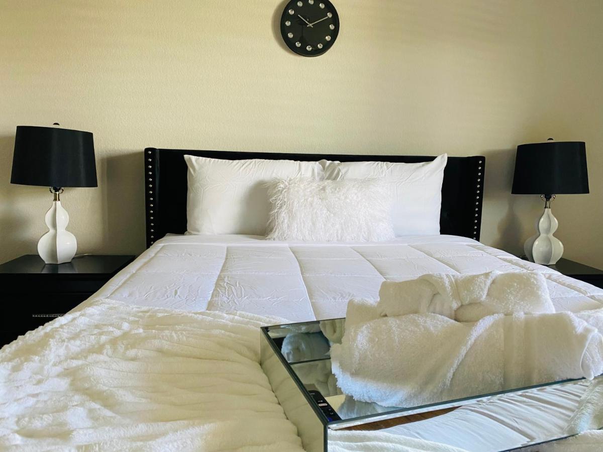 Fashionable Stylish Apartment Houston Bagian luar foto