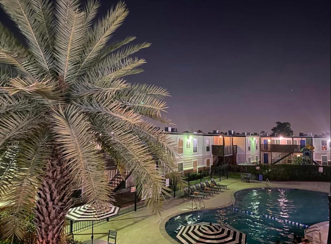 Fashionable Stylish Apartment Houston Bagian luar foto