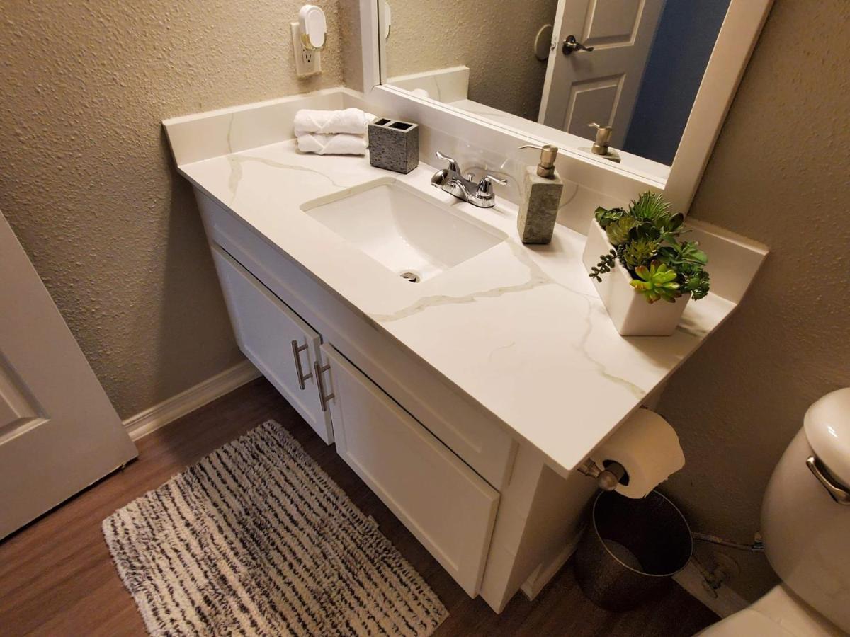 Fashionable Stylish Apartment Houston Bagian luar foto